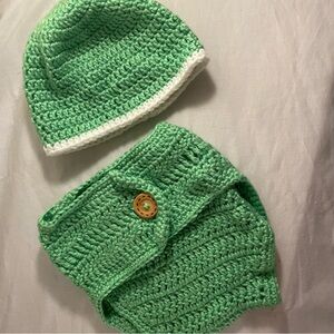 NWOT Hand Crocheted Green Beanie and Diaper Cover 3-6 Month